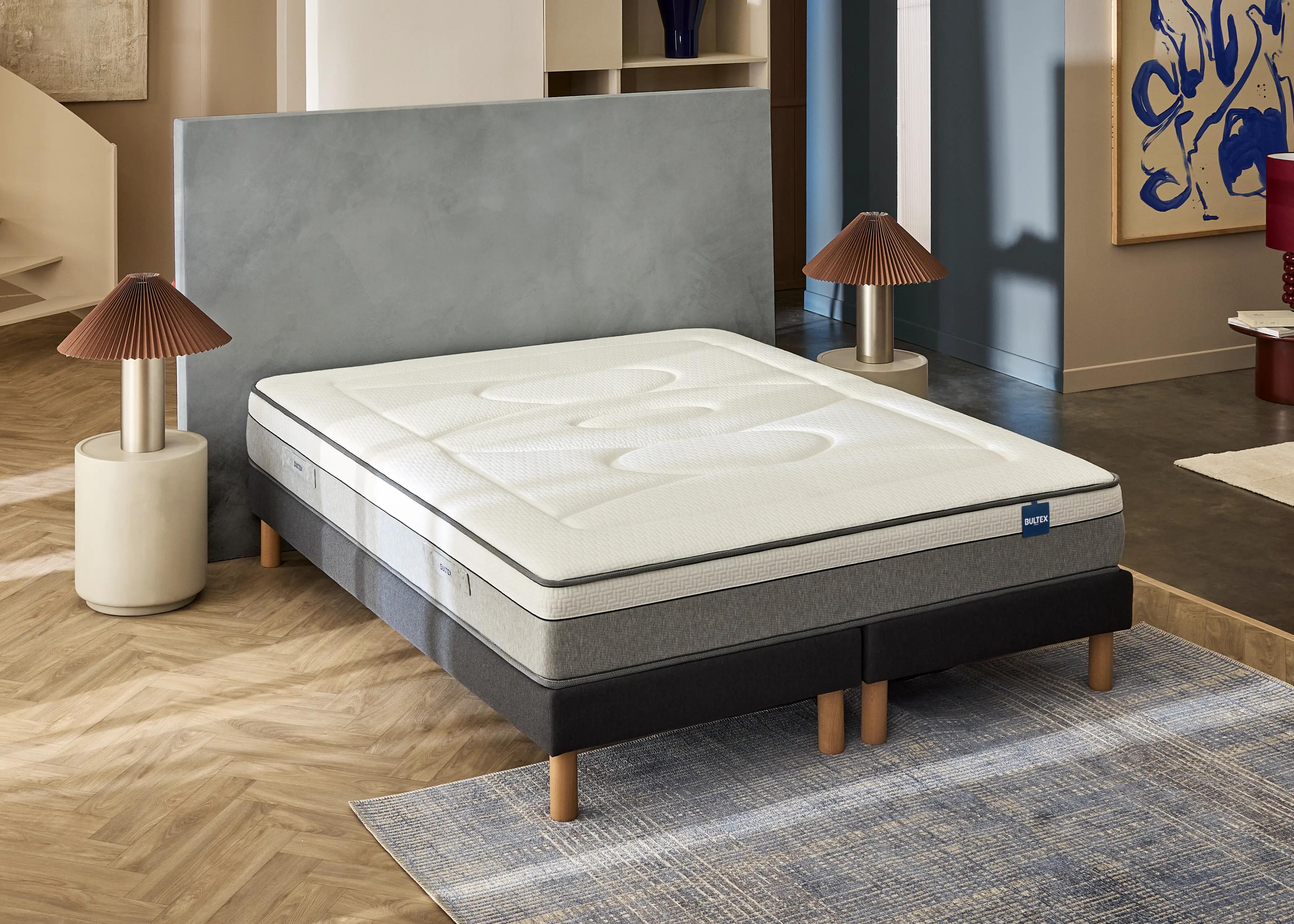 <p><strong>Très ferme</strong></p>
<p>Évite la sensation d’enfoncement</p>